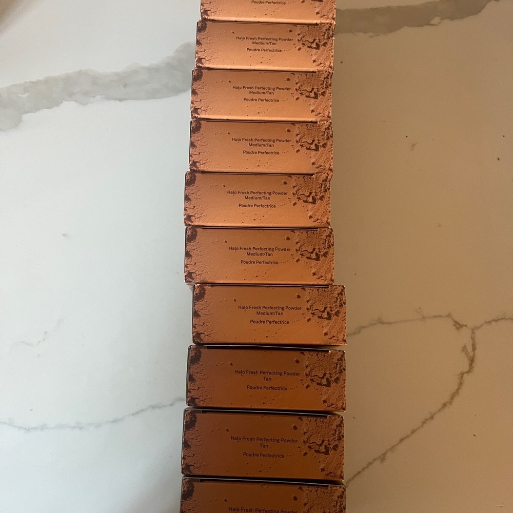 Halo fresh powder. Multiple shades. Contact seller to choose shade for purchase - Picture 13 of 13
